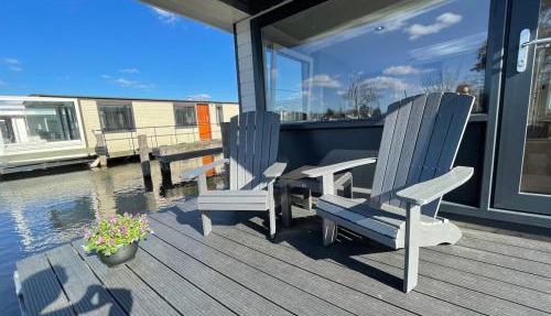 Poellodge, Luxe houseboot met zonnig terras