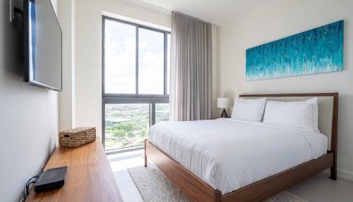 Luxury Condo - 3B3B with Amazing Skyline View