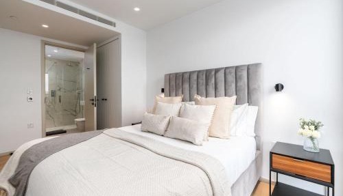 Modern Kings Cross 2BR, Steps to Coal Drops Yard, 10 min walk to Train Station