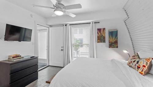Moon 101 - Full Moon Suite - 2BR 2 5 Bath + Living