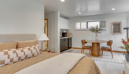 Walk to Venice Beach & More! Serene Apt w/Patio