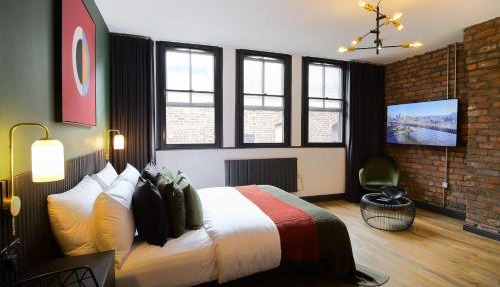 Stylish Northern Quarter Studio, Ideal for Leisure & Work Stays