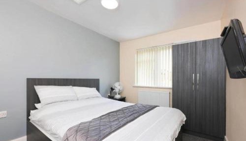OYO Honeycroft Lodge, Uxbridge
