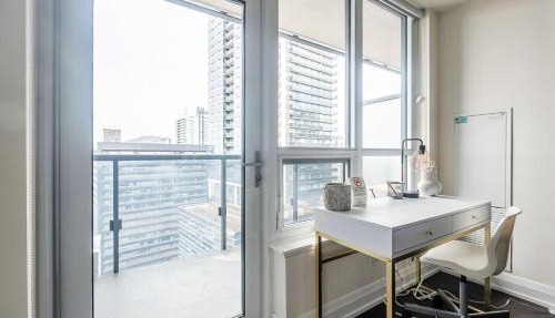 Elegance In Peonies 1 Bedroom Condo 23 Floor Free parking in Downtown Toronto