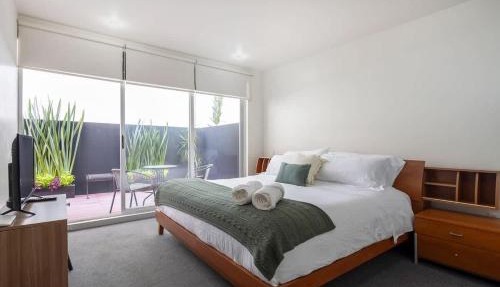 Chic 2BR Condo in Condesa steps from Parque Mexico