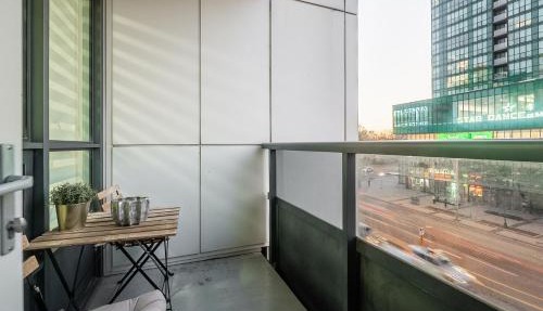 Luxury 2BR 2BA Sheppard Metro Free parking in Downtown Toronto