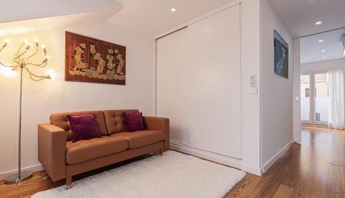 Cortes Apartment in Lisbon Historic Neighborhood