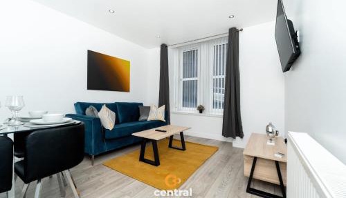 Campbell by CENTRAL SERVICED APARTMENTS - 2 Bedrooms - Monthly & Weekly Bookings Welcome - FREE Street Parking - 2 Double Beds - WiFi - Smart TVs in Rooms
