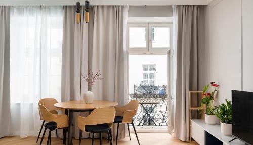 Wspólna Downtown Luxury Apartment by BookingHost