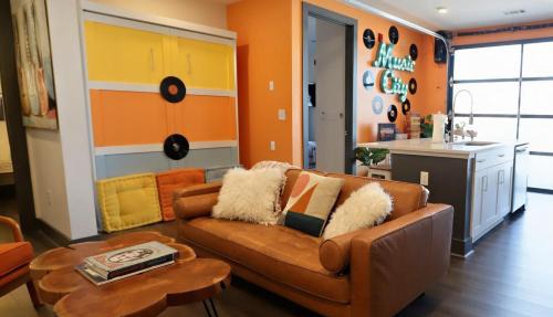 The Muse - Modern 2BR Condo with Private Balcony and City Rooftop Access