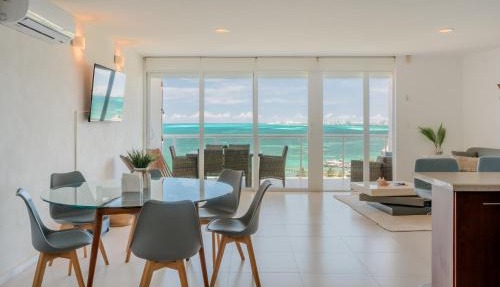 WAVES Beachfront 2 BDR by Casa Paraiso