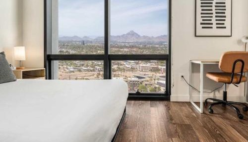 Boulevard Stays Modern Highrise STU Sky Pool Parking Gym 10