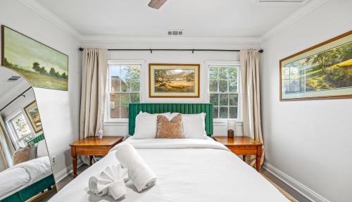 - Free Parking & 5-Min Walk To Metro - Book Now!