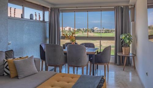 Prestigia, superbe appartement, vue sur golf, piscine et Atlas