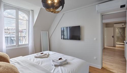 Spacious 3 Bedroom Apartment - Luxe Trocadero