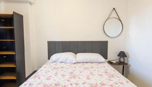 Apto com Ar e 2 Dorm na Vila Mirim perto da Praia
