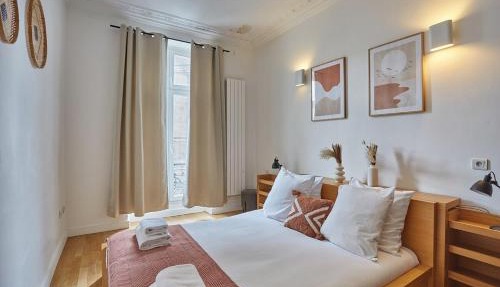 Apartment Center of Paris Montmartre by Studio prestige