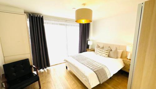 Westferry Deluxe Apartment 3