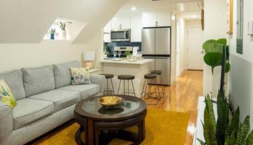 Breezy 3BR Boston Apt - Bathtub, Parking, TV, Walk to Train 803
