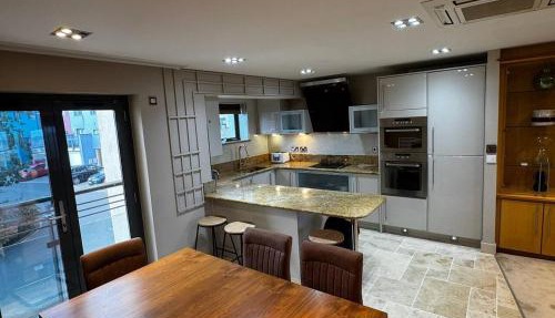 Stunning Swansea Marina beach house with sea views