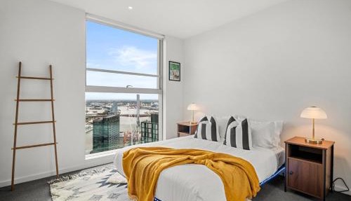 Luxury 3BR Sub Penthouse with Parking, Pool and Gym