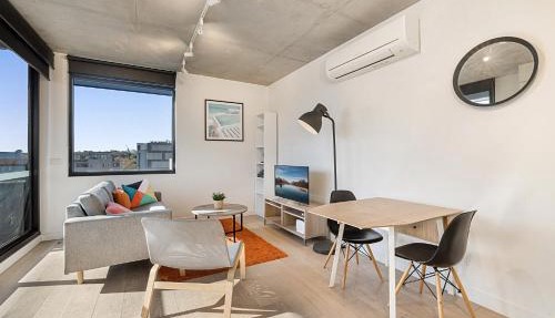 Comfy 2-Bed Balcony Unit near Iconic Chapel St