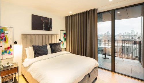 Stylish 1BR Escape - Gym -Balcony - Lift
