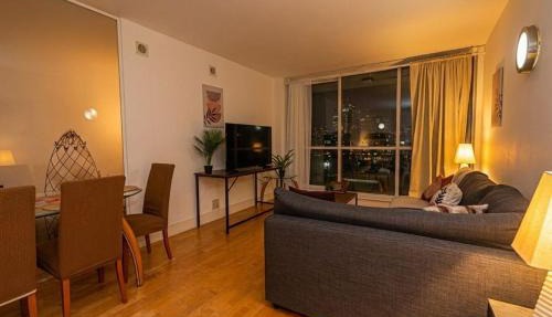 Amanah Properties - Stylish 3-Bedroom Skyline Apartment Near London Bridge