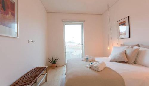 Wave of Light in Lisbon by Innkeeper