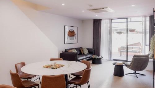 Heart of Hobart | CBD Apartment & Parking