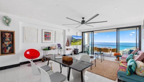 Bright Tamarama 2-Bed Apartment with Balcony Views