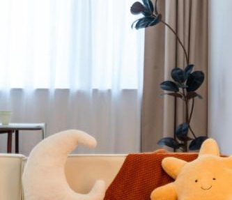 Sunny Abode-Bund view apartment 300m from Yu Garden Modern luxury 3-bedroom, 2-bathroom residence