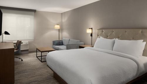 Four Points by Sheraton Downtown Seattle Center