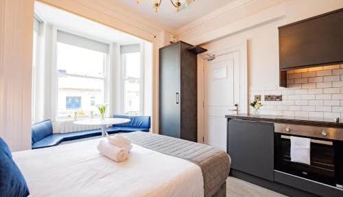 Stylish Marina Escape - Sleeps 2
