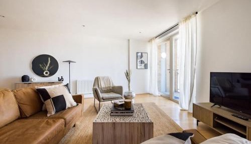 The Nine Elms Lane Arms - Stunning & Bright 2BDR Flat