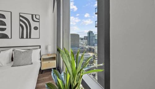 Boulevard Stays Modern Highrise STU Sky Pool Parking Gym 05