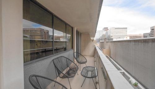 Apartment Near to Metro Station at Crystal city