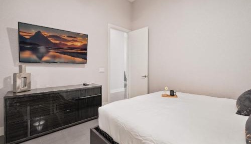Luxury 6BR Villa w Pool & Cinema 4mi to Disney