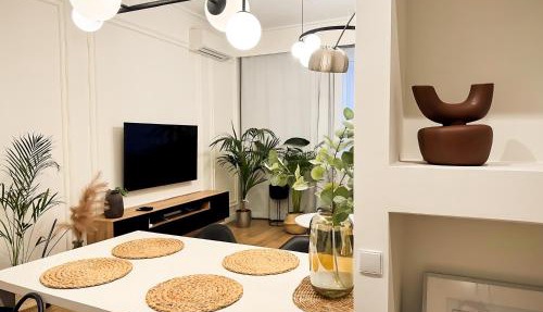 UnitApartament DeLux Warszawa Centrum blisko Plac Zbawiciela Hala Koszyki Metro Politechnika Jest to elegancki i wygodny apartament na noclegi i pobyt w Warszawie - Zapraszamy