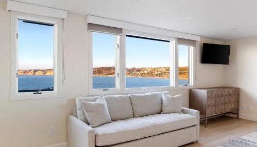 New Modern Studio - Stunning Ocean view