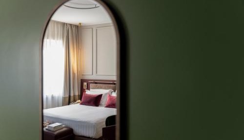 Adoro Hotel
