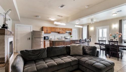 Fully-furnished 4BR Condo Near FQ