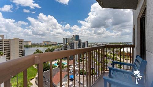 Lake View Top Floor 2 Bed 2 Bath Condo with Balcony