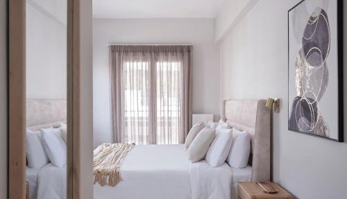 Sleek & Stylish 2 bd apt with Parthenon view