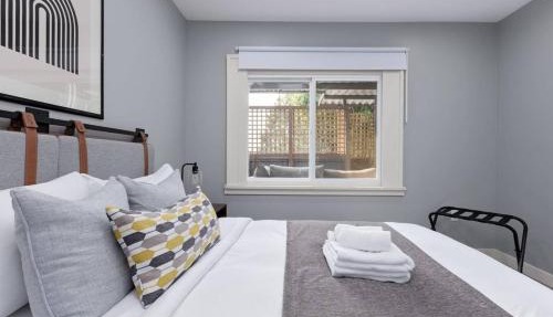 Spacious 4BR Retreat near YVR and DT