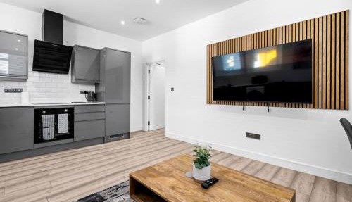 The Nook - 2 min from Station - Free Parking - Courtyard
