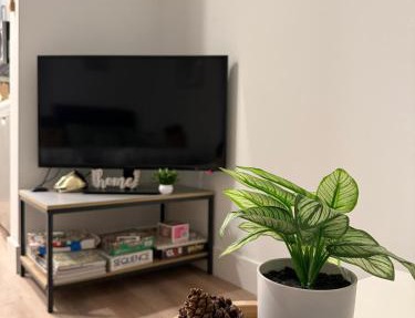 Vine Loft FREE DESIGNATED PARKING & WIFI close to Universal Studios