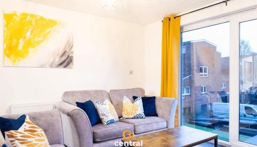Kinnaird by CENTRAL SERVICED APARTMENTS - Smart TVs in All Rooms - WiFi - Free Parking - 2 Double Beds - Smart TVs in All Rooms - Spacious and Modern - Ideal Relocation or Contractor Accomodation