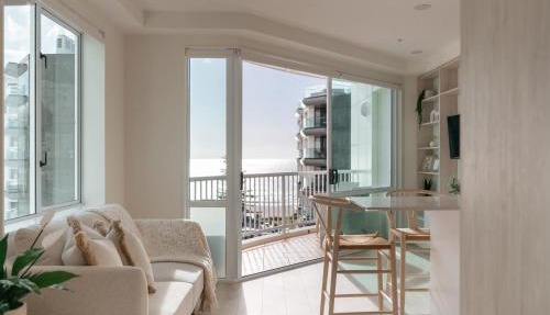 High Rise Luxury Studio Views & Pool