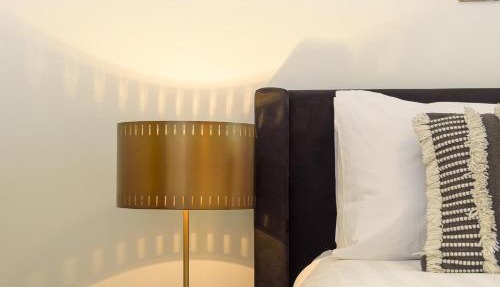 Cosmo Stays- Designer Apartment Fabulous Location
